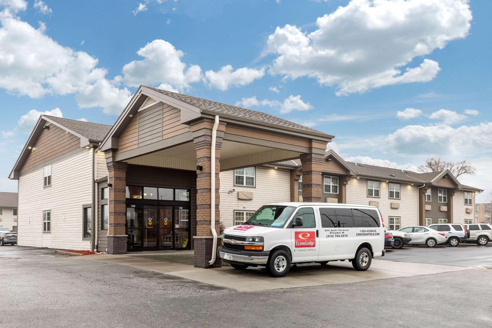 Econo Lodge Airport - Milwaukee